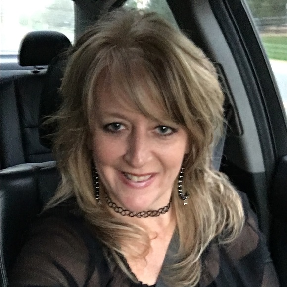 Meet your Posher, Darlene - Picture 1 of 1